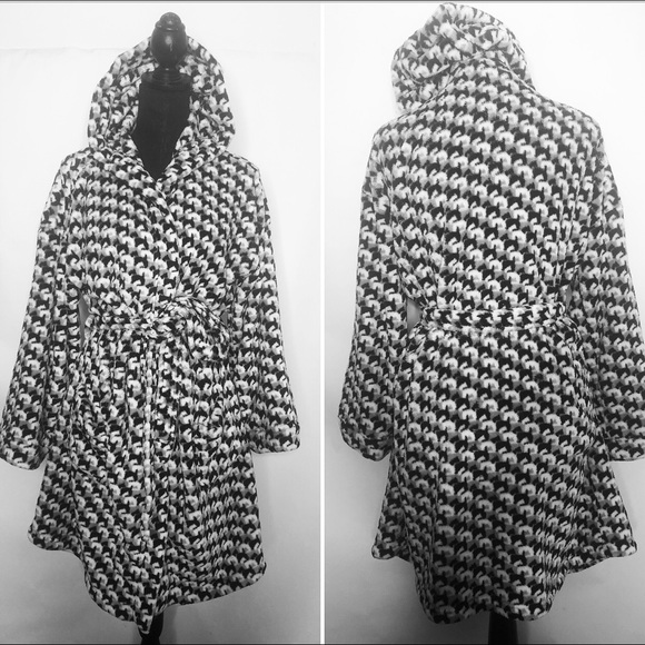 Vera Bradley Other - Vera Bradley woman’s robe nwot Vera Bradley Other - Vera Bradley woman’s robe nwot